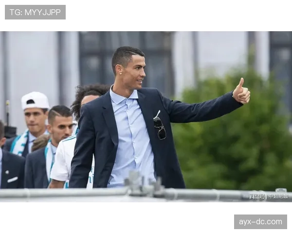 西甲强队重磅引援超级球星，阵容升级引发球迷热议