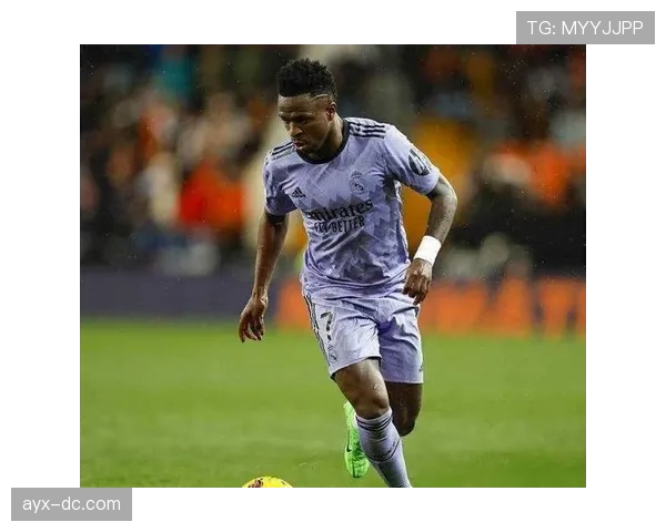 瓦伦西亚边路进攻持续提升,战术执行展现清晰走势 瓦伦西亚边路进攻持续提升,战术执行展现清晰走势