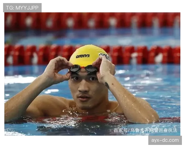 徐嘉余训练完直接去奢侈品店刷卡，柜姐以为他走错片场了