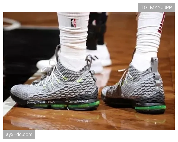 孙一文真是人如其名，场上刚猛场下居然爱收藏限量球鞋，这差距让人服气！