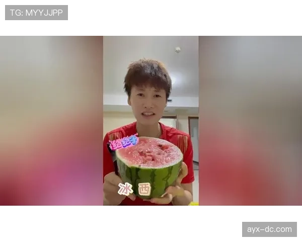 陈雨菲居然连喝个咖啡都带专属助理，这日常也太高级了吧？